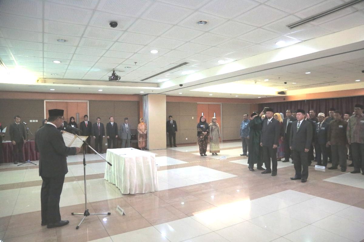 [:id]Menristekdikti Melantik Rektor Universitas Khairun.[:]