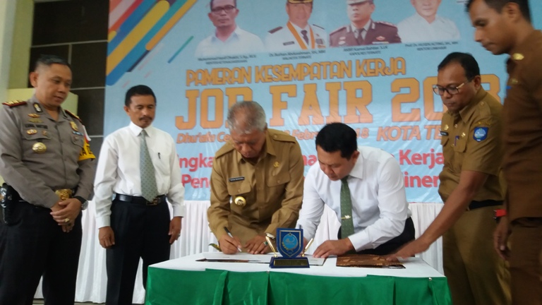 Rektor Unkhair Tanda Tangan MOU dengan Pemerintah Kota Ternate