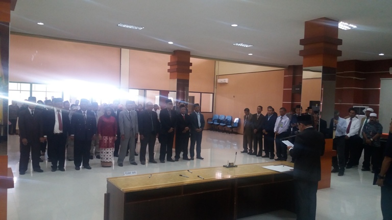 [:en]Re[:id]Rektor Melantik Wakil Dekan, Wakil Direktur, Sekertaris Lembaga, SPI dan UPT Periode 2018 s/d 2022[:]