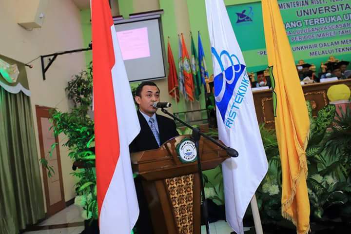 Orasi ilmiah oleh Dr. Iis Hamsir Ayub Wahab, S.T., M.Eng dengan judul “Peran PTN UNKHAIR dalam menghadapi Tantangan Globalisasi melalui Teknologi Informasi” di Wisuda Periode II 2017/2018