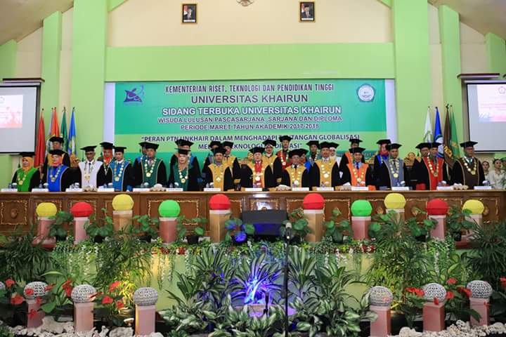 Rektor Perkenalkan Berbagai Aplikasi Sistem Informasi di Acara Wisuda Periode II Tahun Akademik 2017/2018