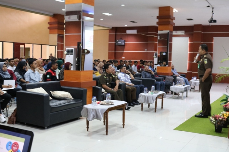 PUSPENKUM Kejaksaan Agung RI Melakukan Penerangan Hukum Di Depan Mahasiswa Unkhair