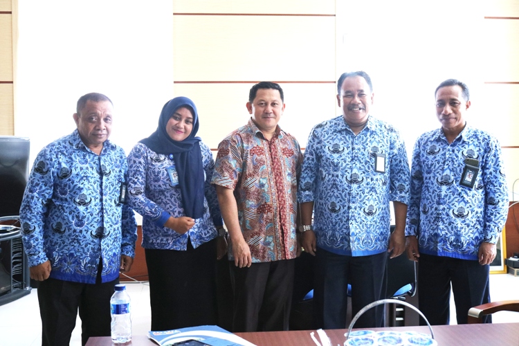 Rektor Unkhair Terima Kunjungan Kepala RRI Cabang Ternate
