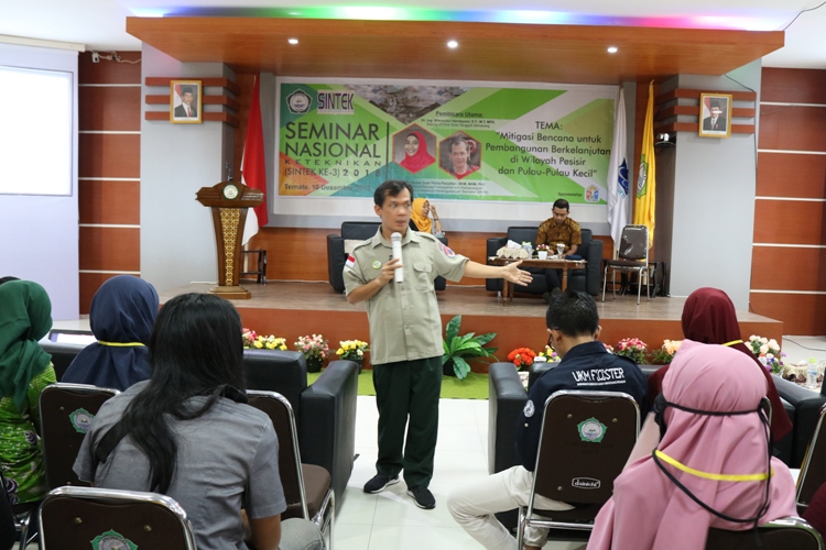 Hasil Penelitian Mahasiswa Teknik Tampil Di Seminar Nasional Keteknikan 2018