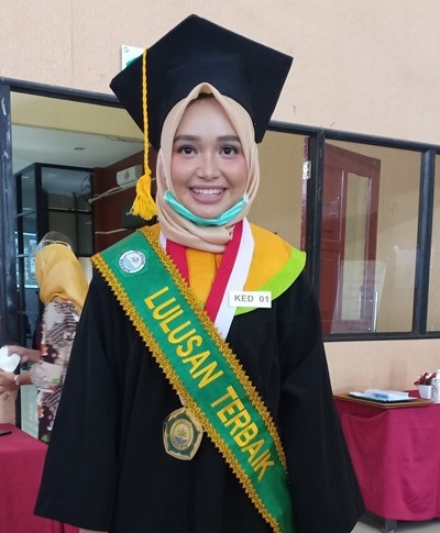 Utari Nurul Ridwan Wisudawati Terbaik Fakultas Kedokteran