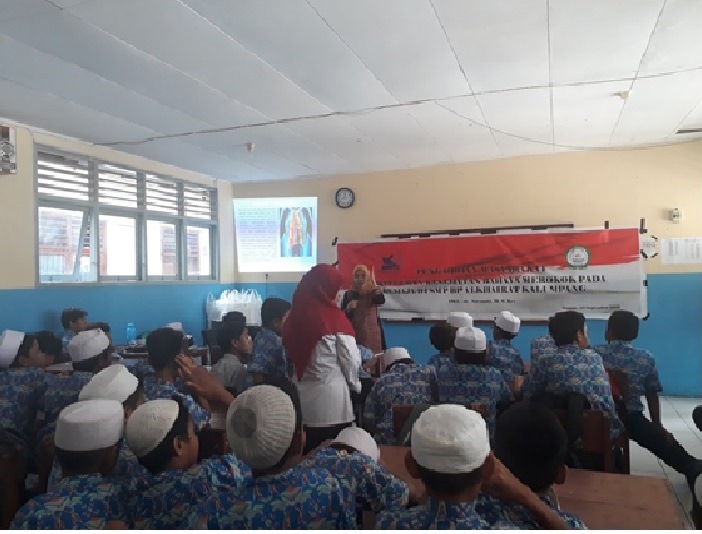 Fakultas Kedokteran Unkhair Melakukan Penyuluhan Bahaya Merokok Pada Remaja di SMP BP Alkhairat Kalumpang