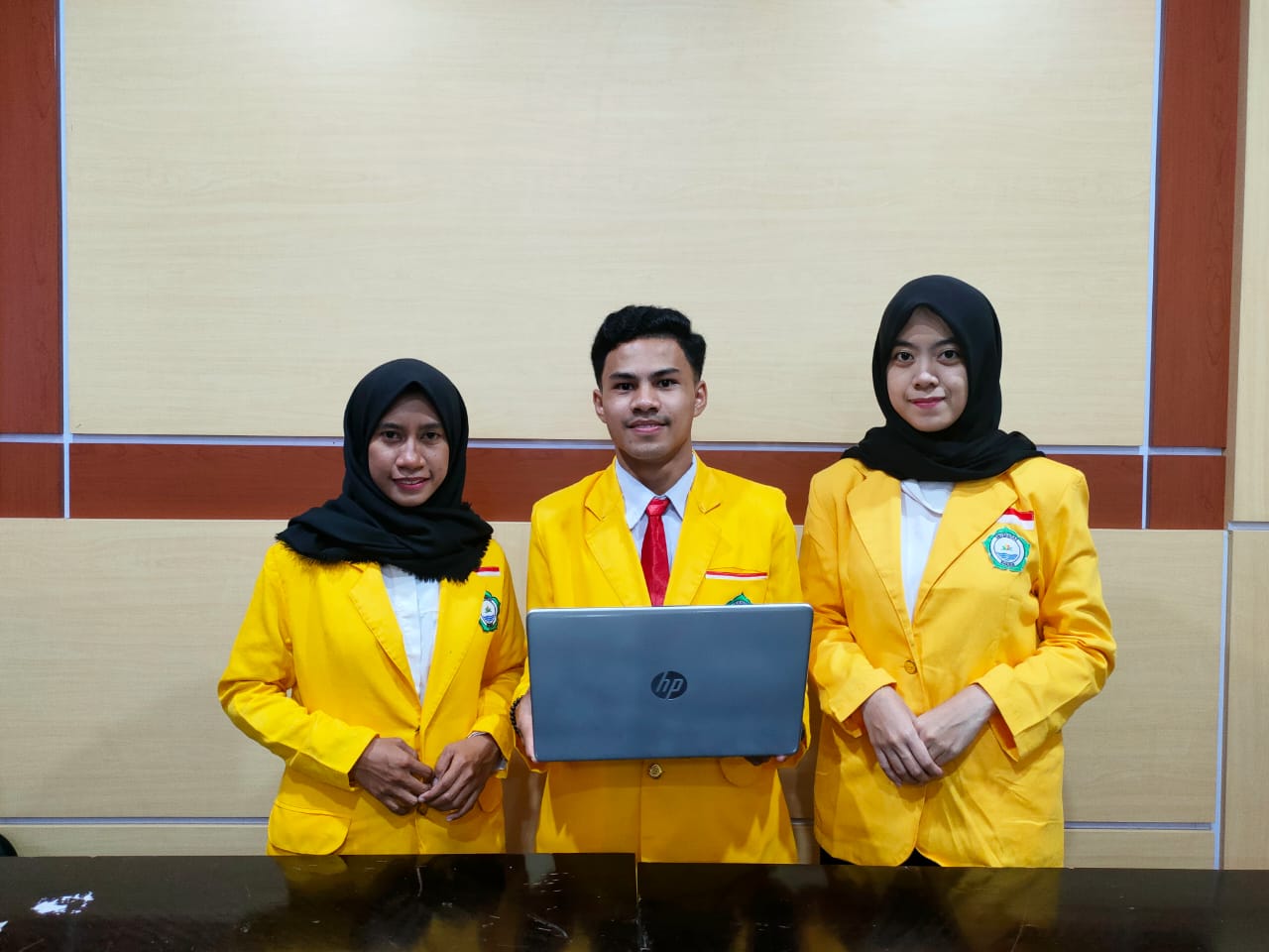 Mahasiswa FH Unkhair Raih Juara Dua Kempetisi Debat Hukum Nasional