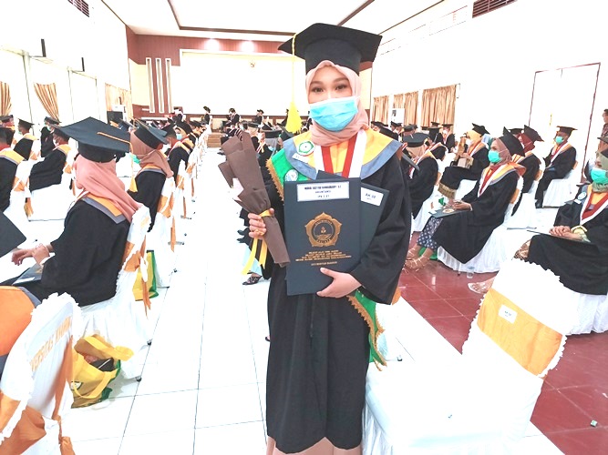 Tertarik Ilmu Akuntansi, Nurul Aisyah Ramadhany Jadi Wisudawati Terbaik