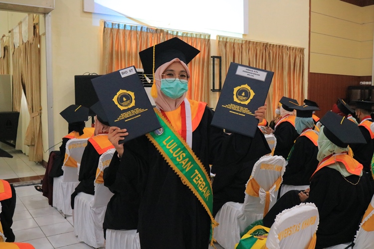 Tamalia Jadi Wisudawati Terbaik Berkat Doa Ibu