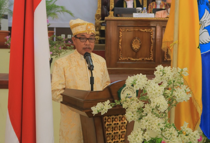 Dr. Ridha Ajam, M.Hum Tampil Perdana Sebagai Rektor Dalam Perayaan Dies Natalis Unkhair Ke 57