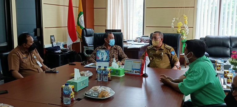 Rektor Unkhair Terima Kunjungan Walikota Ternate