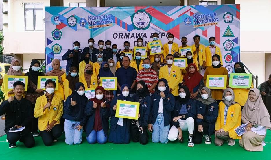 Unkhair Beri Apresiasi Kepada Mahasiswa Berprestasi