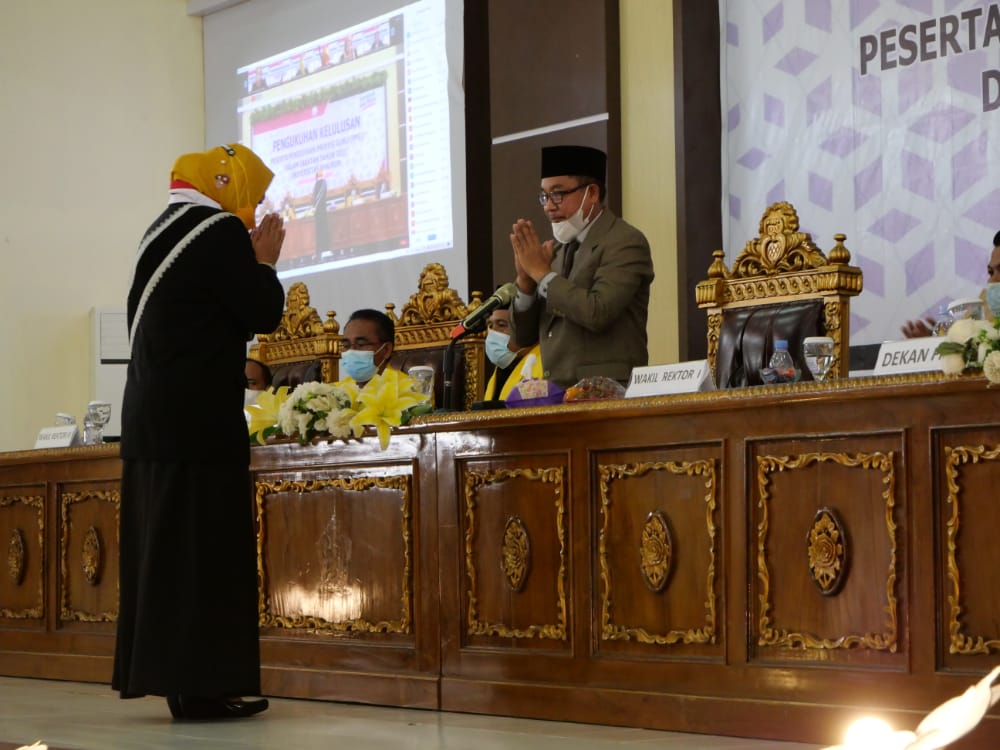 Rektor Unkhair Kukuhkan 640 Lulusan Pendidikan Profesi Guru