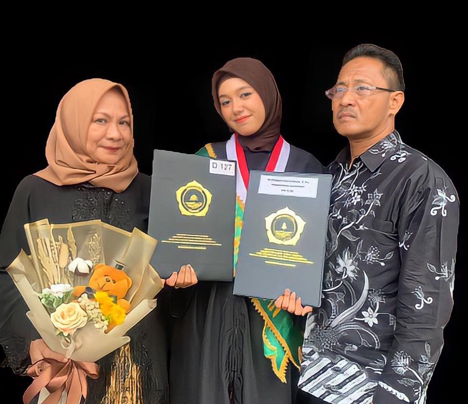 Nurdiani Rachman,  Anak Tukang Ojek Jadi Wisudawati Terbaik