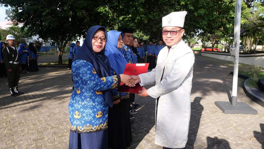 HUT RI Ke 78 Tahun ASN Unkhair Terima Satyalancana Karya Satya dari Presiden Jokowi