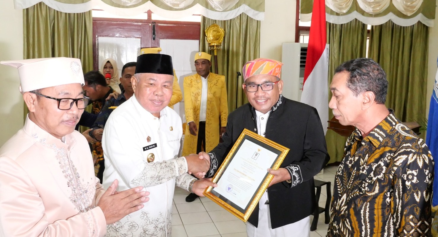 Dies Natalis Ke-59 Unkhair, Pemprov Malut Beri Penghargaan Kepada Tokoh Pendiri Unkhair