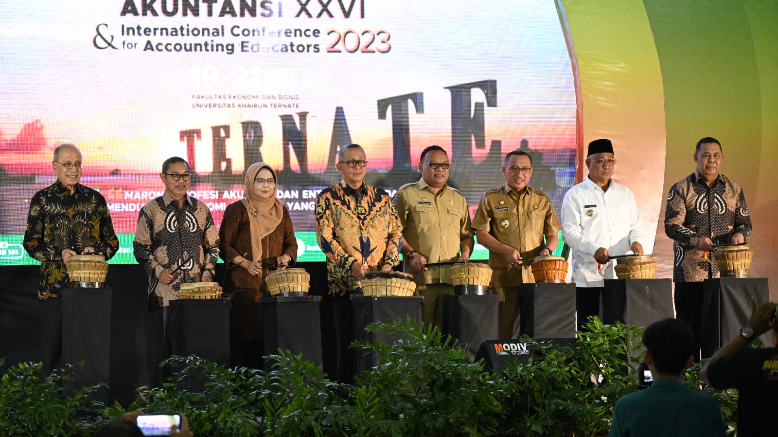 Unkhair Tuan Rumah Simposium Nasional Akuntansi XXVI