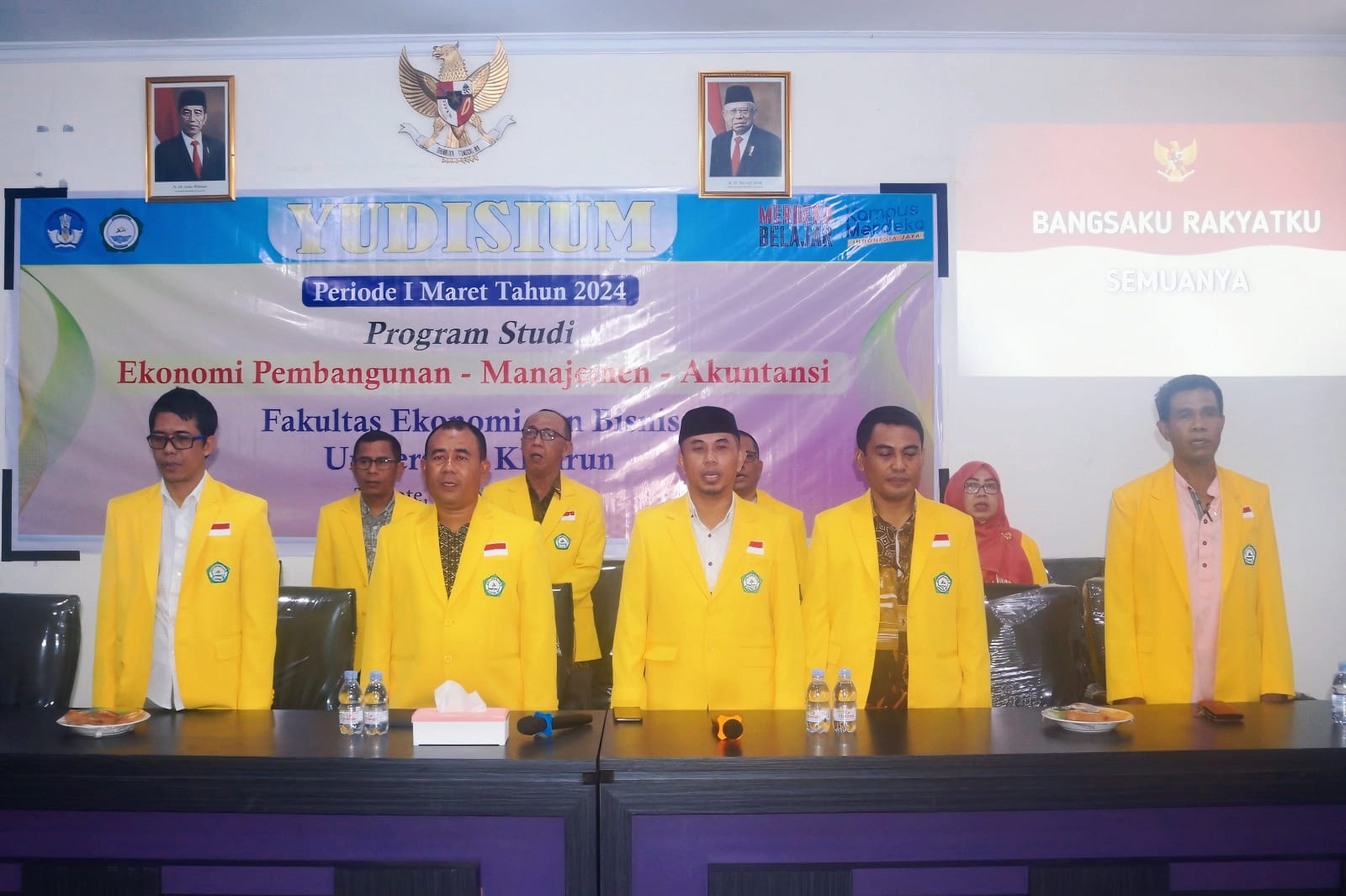 190 Mahasiswa FEB Unkhair di Yudisium