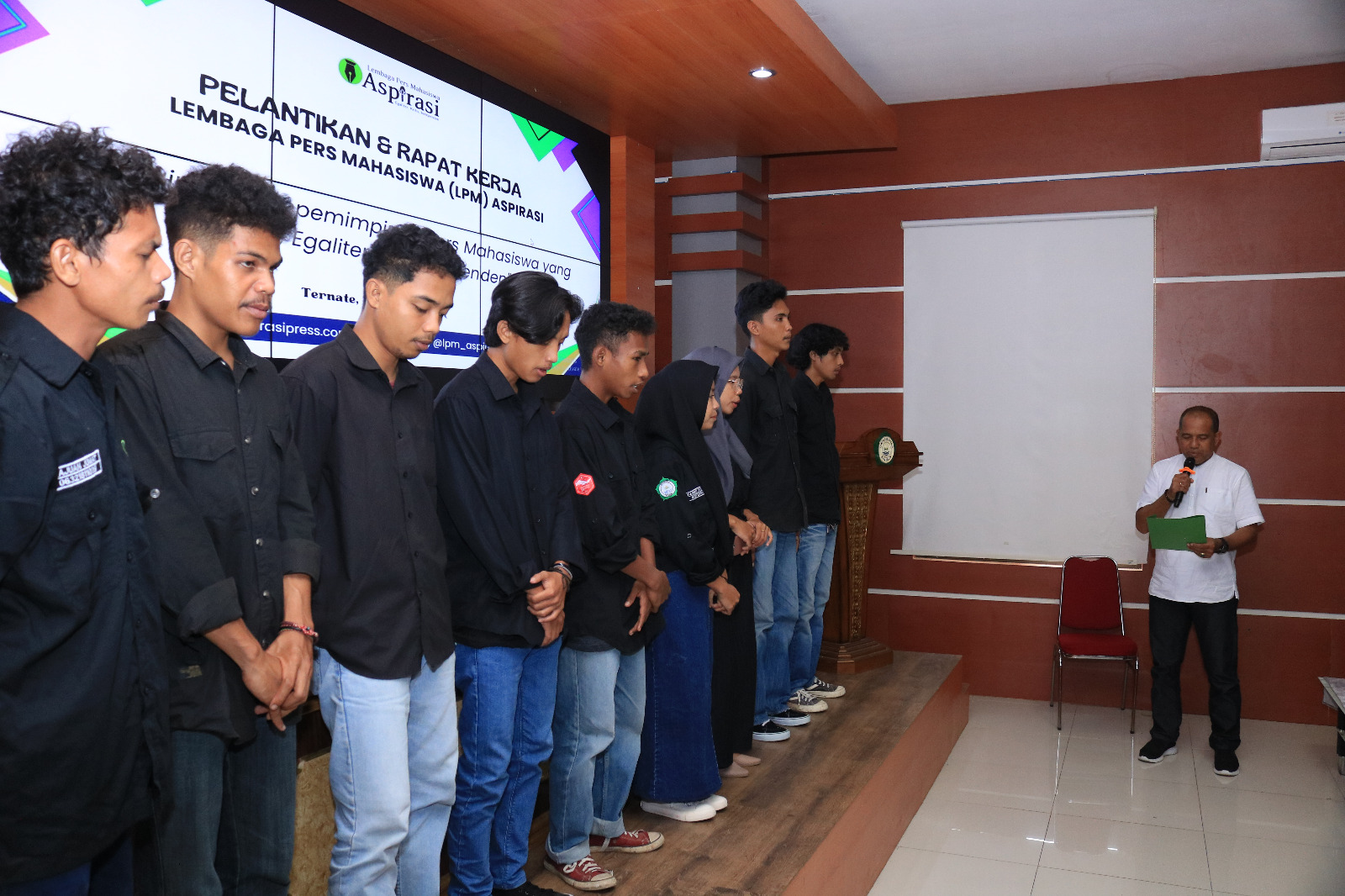 Warek Lantik Pengurus Lembaga Pers Mahasiswa Aspirasi Unkhair