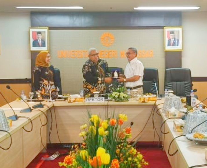 Perkuat Pengelolaan Perguruan Tinggi, Rektor Unkhair Benchmarking ke Universitas Negeri Makassar