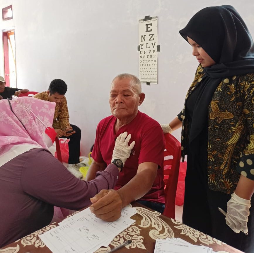 Masyarakat Pesisir Jailolo Dapat Edukasi Pencegahan Pterigium dan Pemeriksaan Mata Gratis dari Unkhair