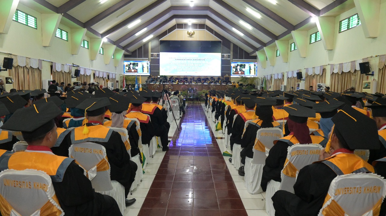 Unkhair Wisuda 694 Lulusan dan Kukuhkan Guru Besar, Gubernur Malut Siap Perluas Akses Beasiswa Lewat Kerja Sama