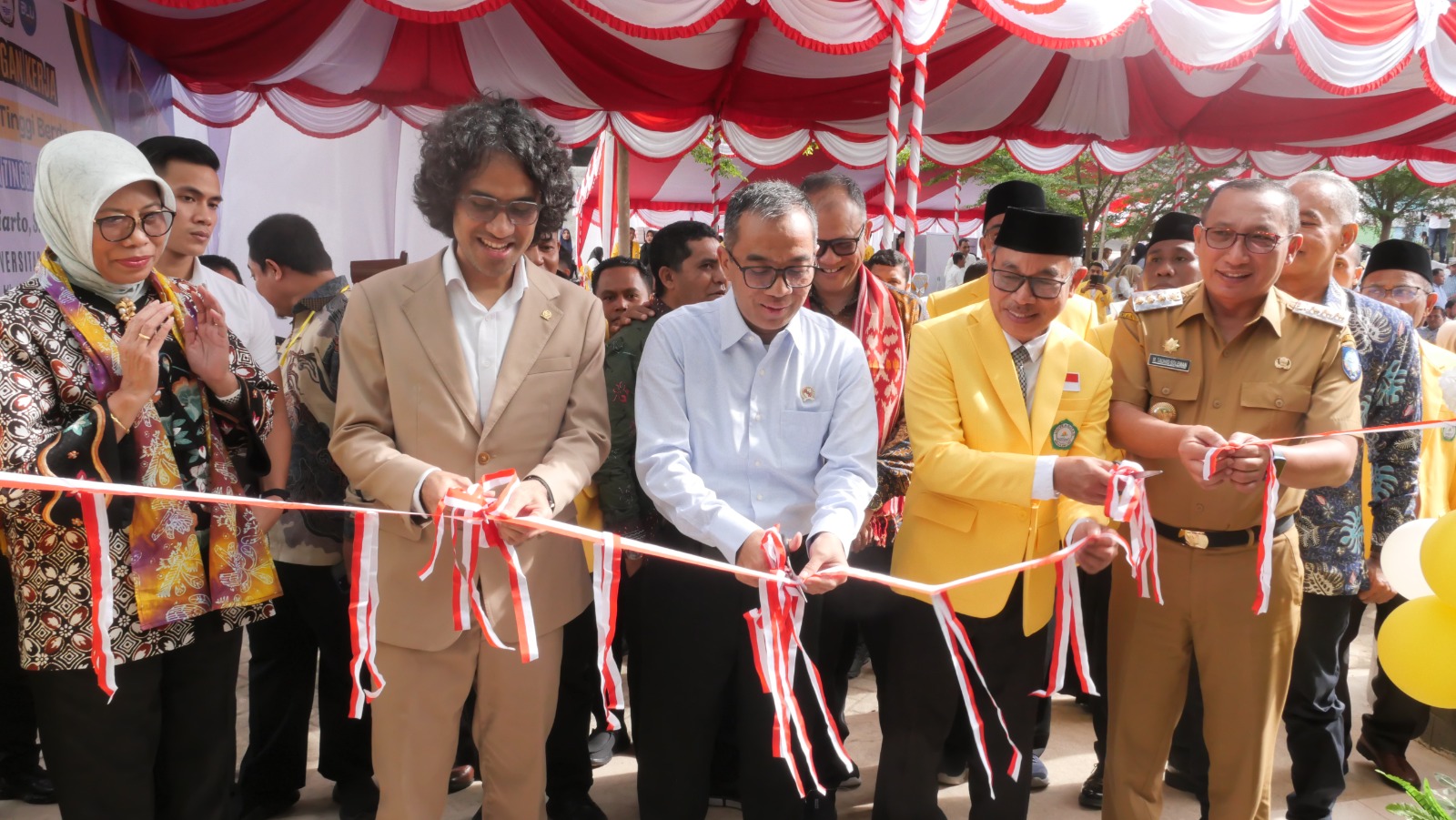Mendiktisaintek Resmikan Gedung Kuliah Terpadu Unkhair