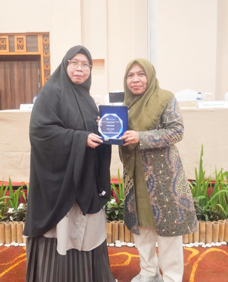 Unkhair Raih Penghargaan PTN Terbaik Pengelolaan Keuangan SNPMB 2025