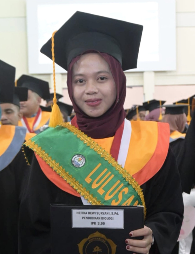 Hefika, Anak Petani Halmahera Timur Wisuda Terbaik Unkhair
