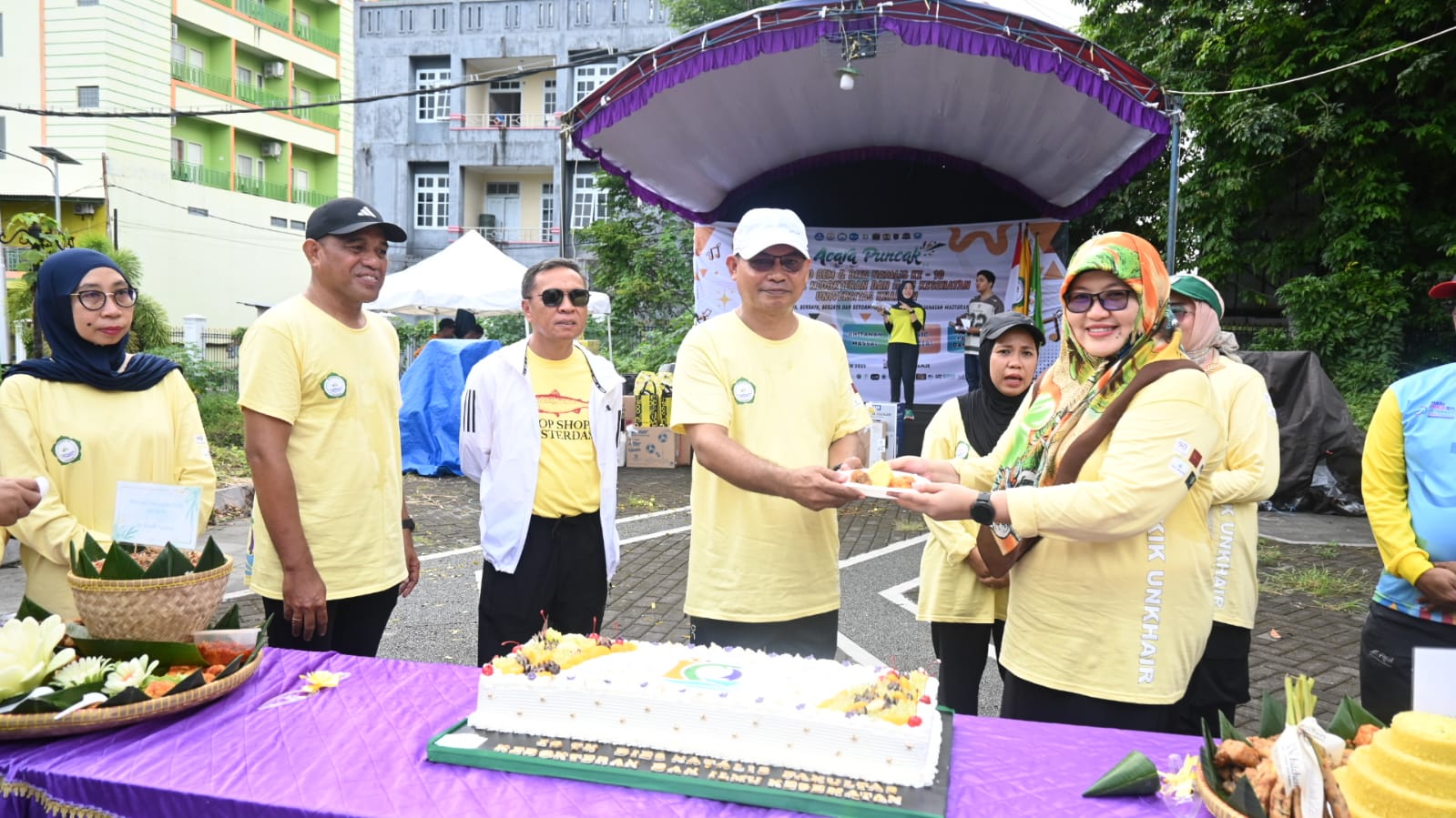 Fun Walk Ramaikan Dies Natalis ke-10 FKIK Unkhair