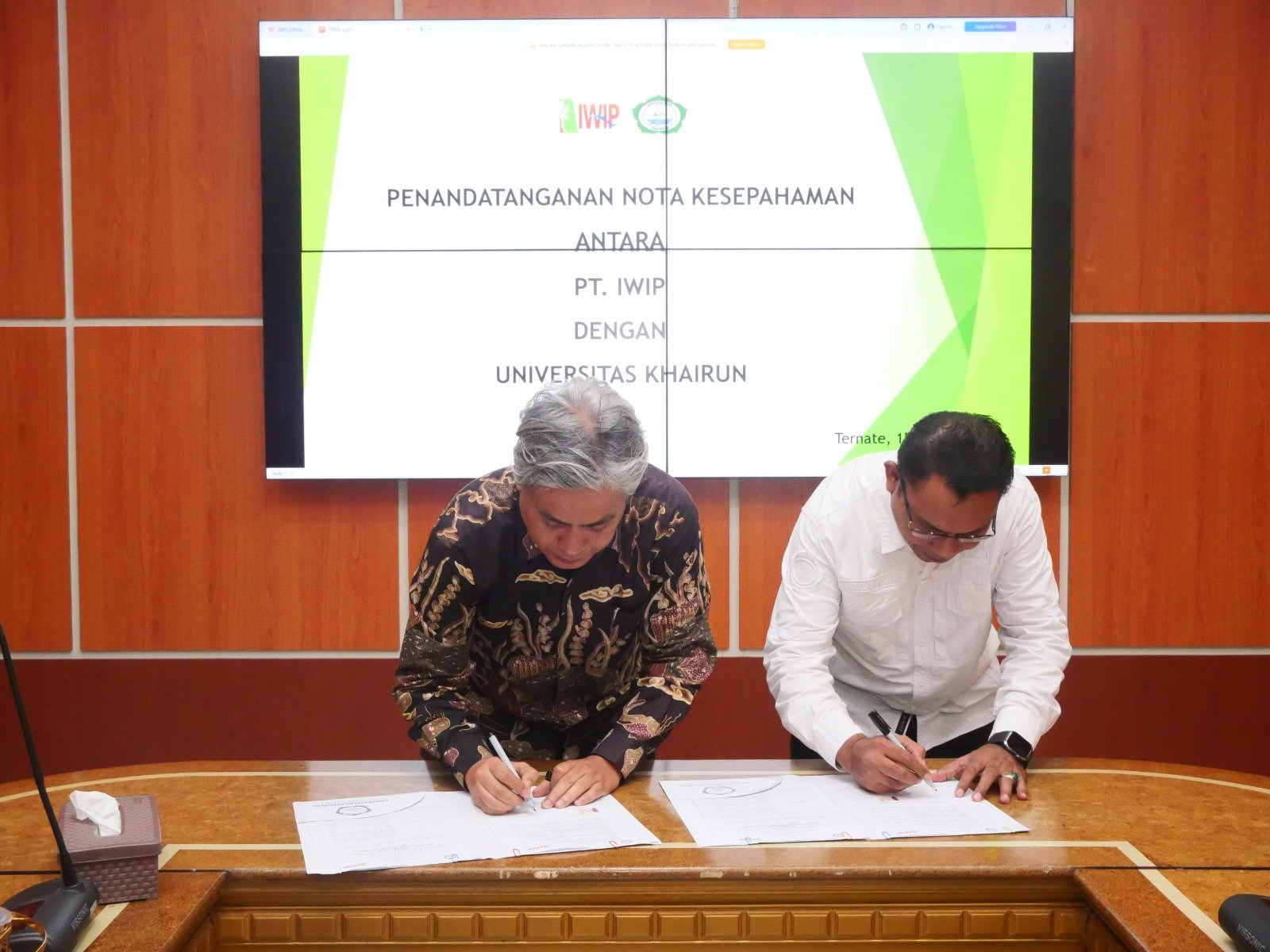 Unkhair dan PT. IWIP Teken MoU, Perkuat Pendidikan, Riset hingga Program Beasiswa