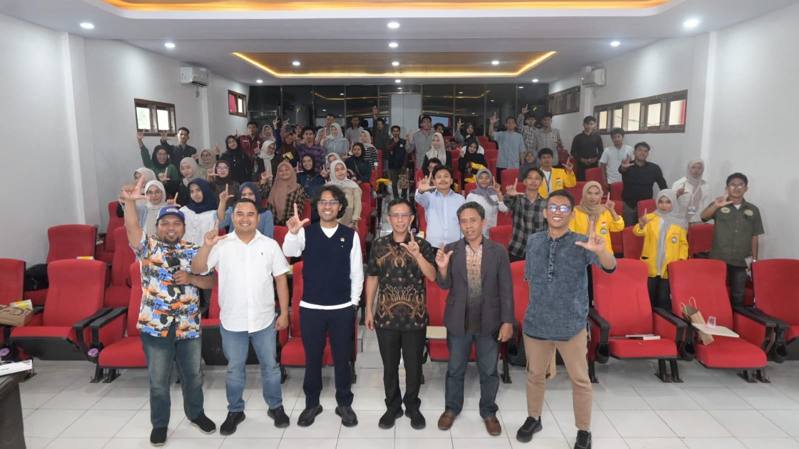 Penyerapan Aspirasi MPR RI di Unkhair, Dr. Graal Taliawo Ajak Mahasiswa Perkuat Demokrasi Lewat Politik Gagasan