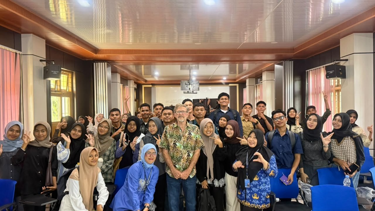 Prof Bill Carter Beri Kuliah Umum di FIB Unkhair, Soroti Pariwisata Maluku Utara