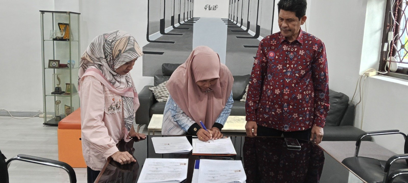 PGSD Unkhair Perkuat Kolaborasi Tridharma, Teken Kerja Sama Unismuh dan Unibos